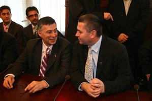 Cum ar putea fi dărâmat Guvernul Boc de doi clujeni