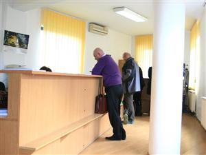 Suspendările de firme au scăzut cu 75% într-un an