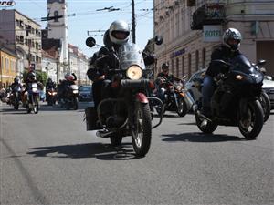 Azi în Cluj: bikeri, bancuri şi fotografii