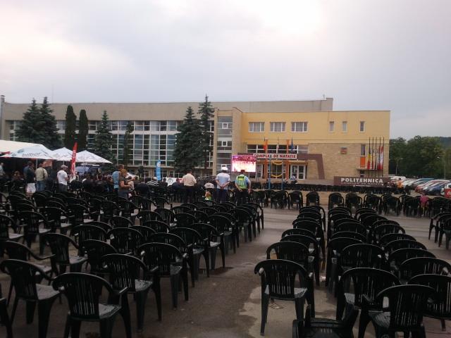 Ecran gigantic pentru finala de infarct la baschet, dar fără spectatori FOTO