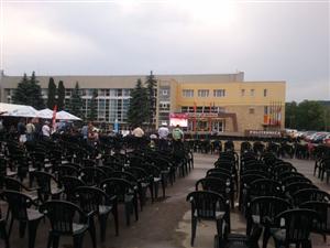 Ecran gigantic pentru finala de infarct la baschet, dar fără spectatori FOTO
