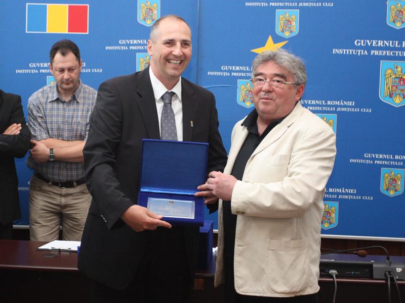 Campionii, premiaţi de prefectul Stamatian
