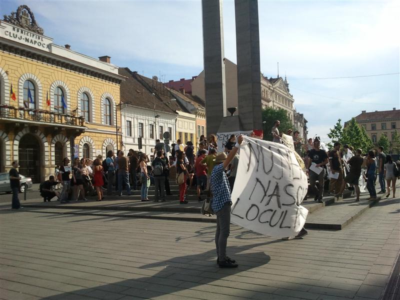 Zeci de tineri au protestat pe Eroilor FOTO / VIDEO
