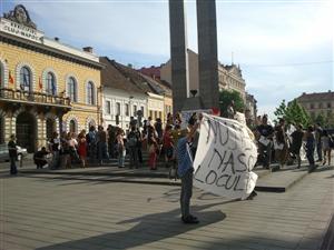 Zeci de tineri au protestat pe Eroilor FOTO / VIDEO