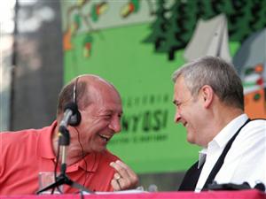 Băsescu, în genunchi în faţa UDMR