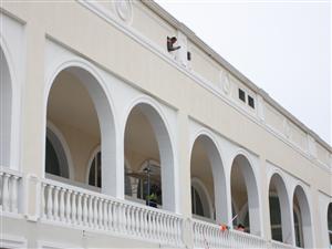 Se taie panglica la Grand Hotel. În toamnă