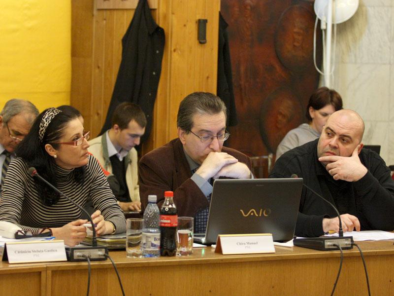 “Glumiţe” în primărie: Cătăniciu, invitată să candideze pentru şefia unui serviciu  