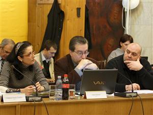 “Glumiţe” în primărie: Cătăniciu, invitată să candideze pentru şefia unui serviciu  