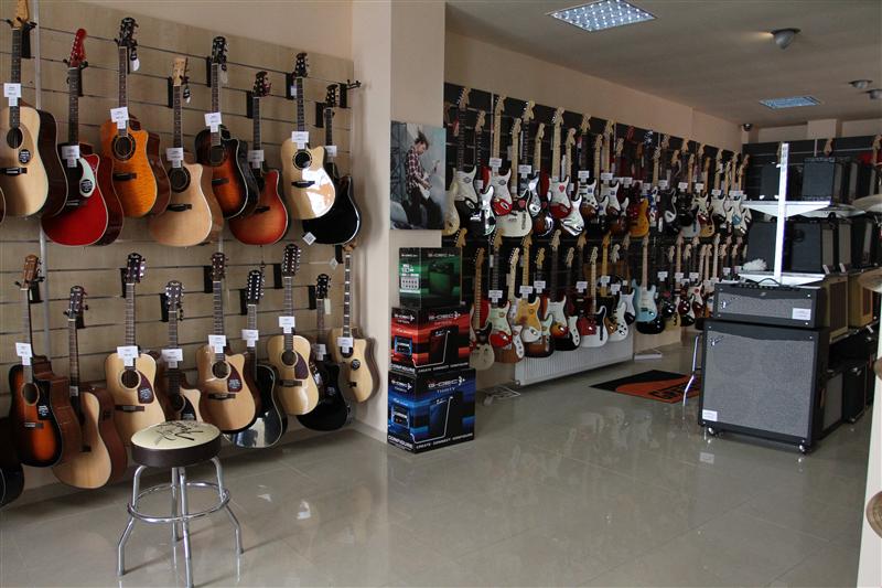 Ziua de Cluj | Guitar Shop - cel mai mare magazin de instrumente rock din  Transilvania se deschide la Cluj
