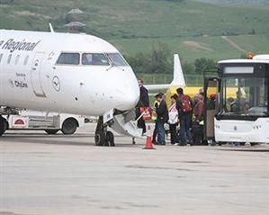 S-a stabilit cine construieşte viitoarea pistă a aeroportului. Vezi cine e şi pe câţi bani lucrează VIDEO