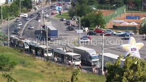 Autobuz lovit de o maşină într-un accident în Gheorgheni FOTO