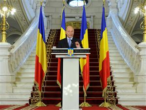 Băsescu respinge alegerile anticipate şi “dezamorsează” coaliţia