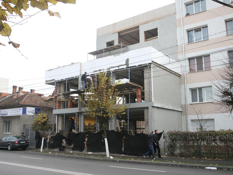 Primăria a câştigat prima rundă în procesele blocului ilegal de pe Bucureşti        