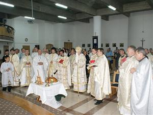 Sfânta Jertfă Liturgică şi Parastasul Înaltpreasfinţitului George Guţiu