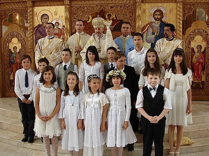 Prima Împărtăşanie în Capela “Sfântul Iosif” şi în Parohia “Coborârea Spiritului Sfânt”