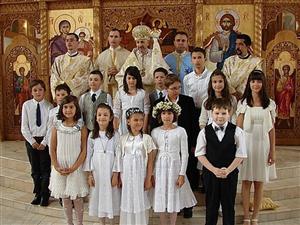 Prima Împărtăşanie în Capela “Sfântul Iosif” şi în Parohia “Coborârea Spiritului Sfânt”