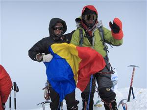 Viaţă de alpinist:o lună de zile fără noapte