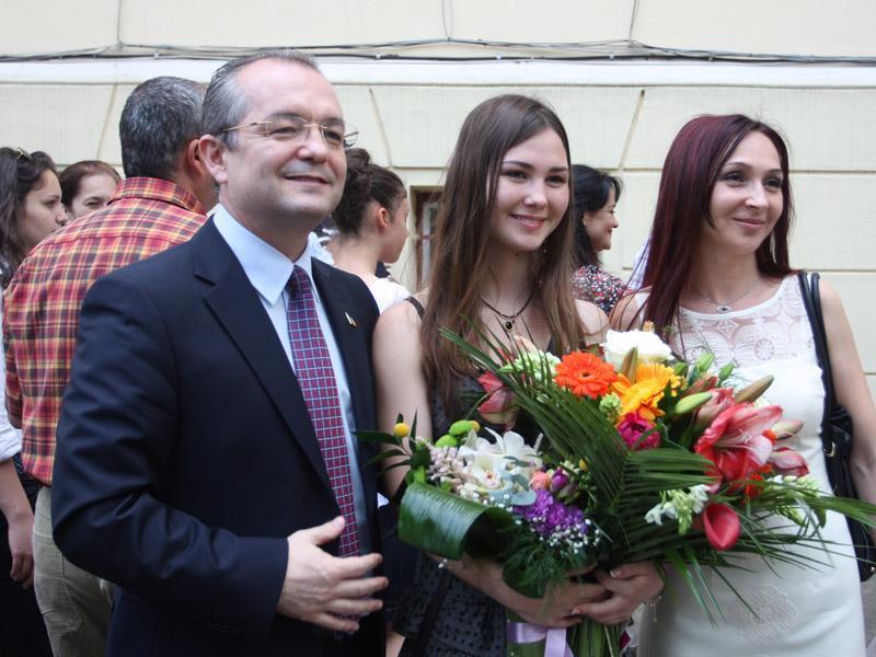 Fiica lui Boc, admisă la secţia de ştiinţe sociale a Liceului 