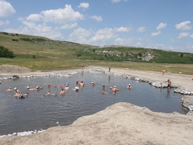 Pelerinaj la balta sărată din Pata Rât   