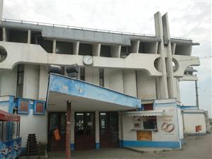 Clădirea Gării noi din Cluj a ajuns refugiu pentru boschetari GALERIE FOTO