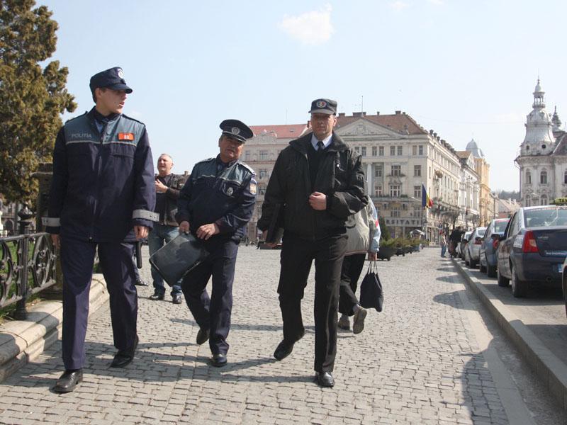 Fierbere în Poliţia Cluj: restructurarea, atacată în instanţă       