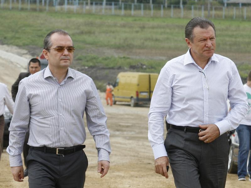 Cum au minţit cu neruşinare toţi responsabilii centurii “de diamant”