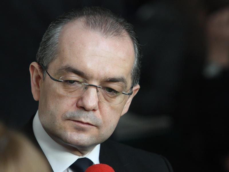 Boc, decorat astăzi în lipsă de mitropolitul Andrei, în Răchiţele, pentru 