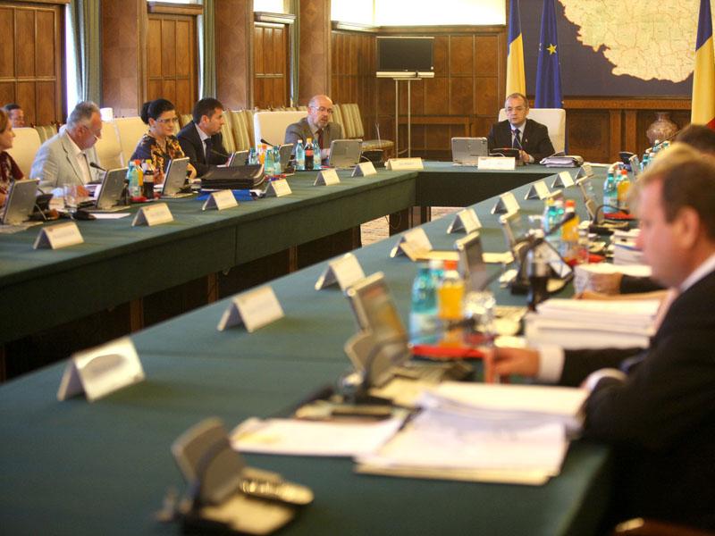 Coaliţia se ţine tare: “Fără măriri de salarii”