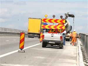 Bechtel se desparte de autostradă strigând “Victorie!”. La fel ca guvernul