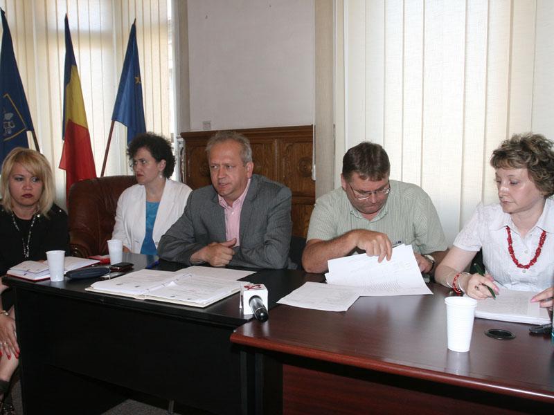 Contractul pentru reabilitarea drumurilor judeţene riscă să fie blocat