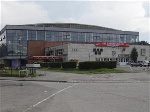 Primăria mută piaţa volantă de legume în parcarea Sălii Sporturilor