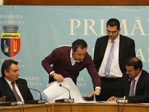 Primăria a “încurcat” proiectul bazinului de polo   