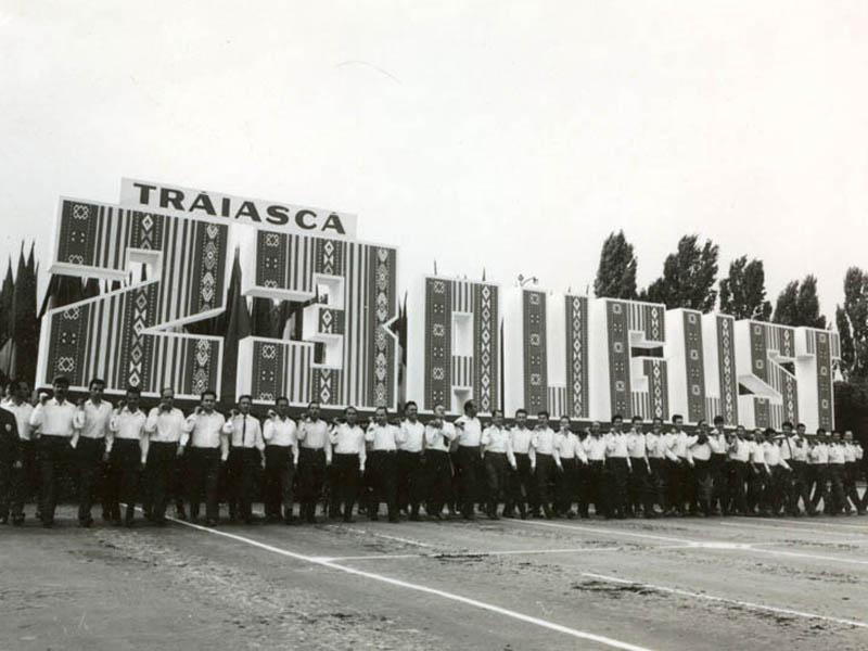 Comuniştii clujeni au îngropat 23 August    