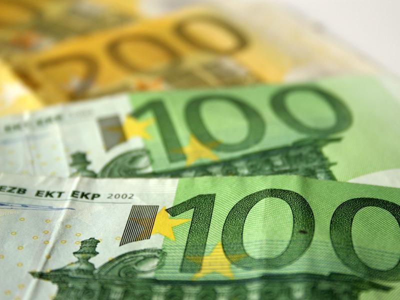 Analiza Săptămânii: Euro este cotat pentru iunie 2012 la 4,33 lei.