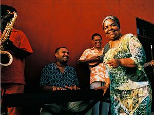 Toamna concertelor: Cesaria Evora, Scorpions şi Smokie la Cluj