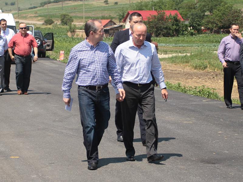 Premierul Boc vizitează mâine din nou 