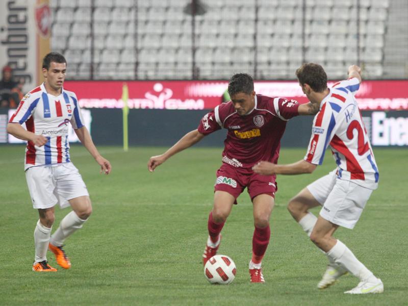 CFR vrea să defileze pe lângă umbra campioanei 