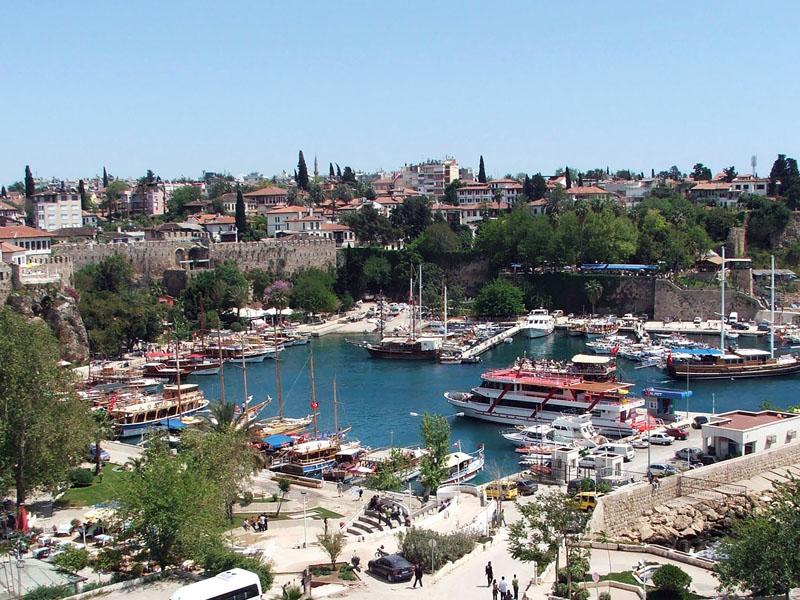 Cine este de vină pentru problemele turiştilor din Turcia