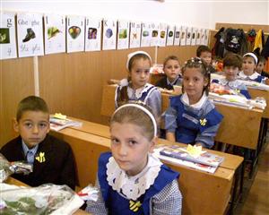 PRIMUL CLOPOȚEL. Aproape 100.000 de copii încep astăzi cursurile, la Cluj. Povestește-ne cum a fost prima ta zi de școală