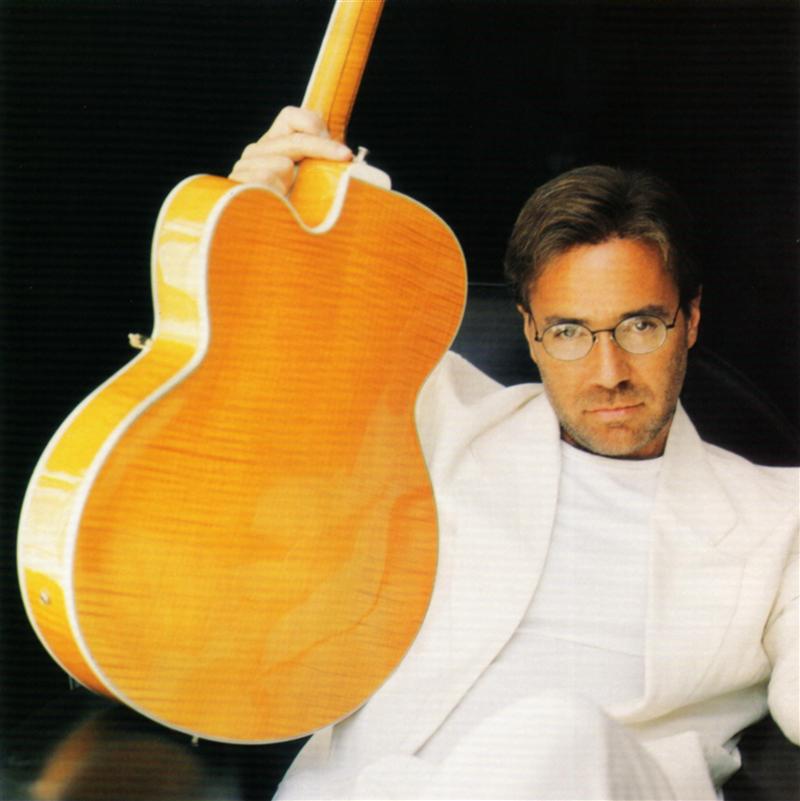 Unul dintre marii chitarişti ai lumii, Al di Meola, concertează la Cluj la începutul lunii noiembrie VIDEO