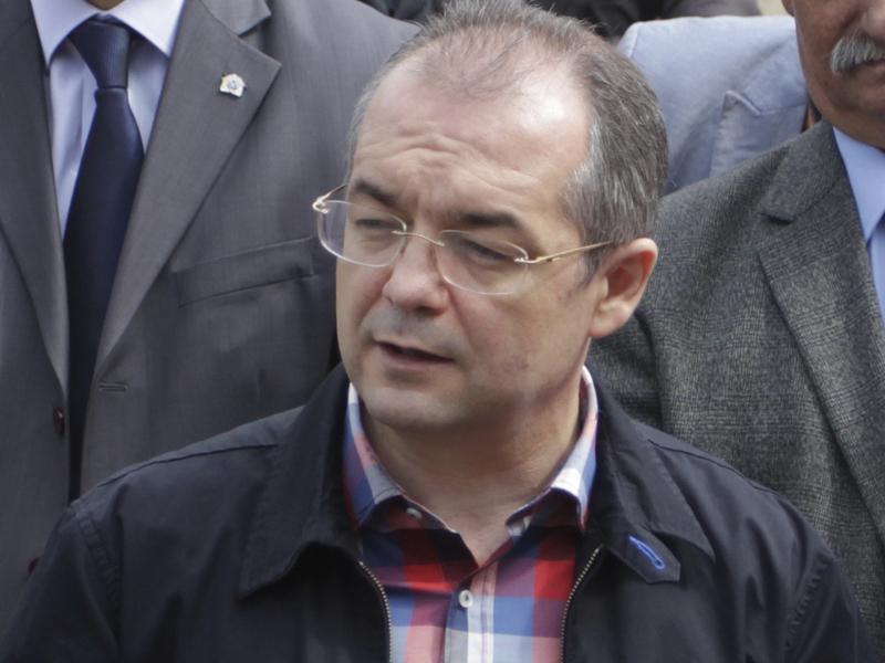 Boc îşi mai riscă o dată mandatul de dragul comasării alegerilor