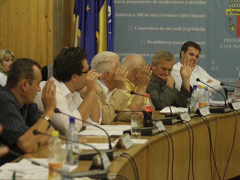 Banii pentru “U” şi CFR stau pe tuşă pentru două voturi în Consiliul Local    