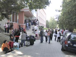 Căminele Clujului, asediate de studenţi
