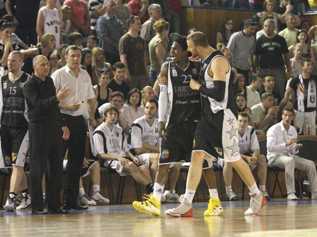 Rob Thomson îşi încheie cariera la 29 de ani. 