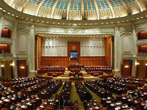 Premierul Boc îşi roagă senatorii să meargă la serviciu