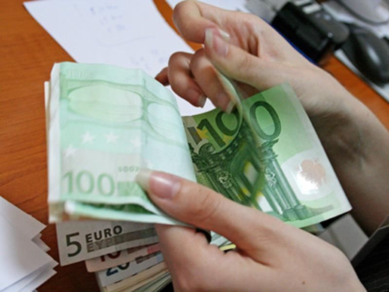 Pedeapsa pentru cămătărie: între şase luni şi cinci ani   