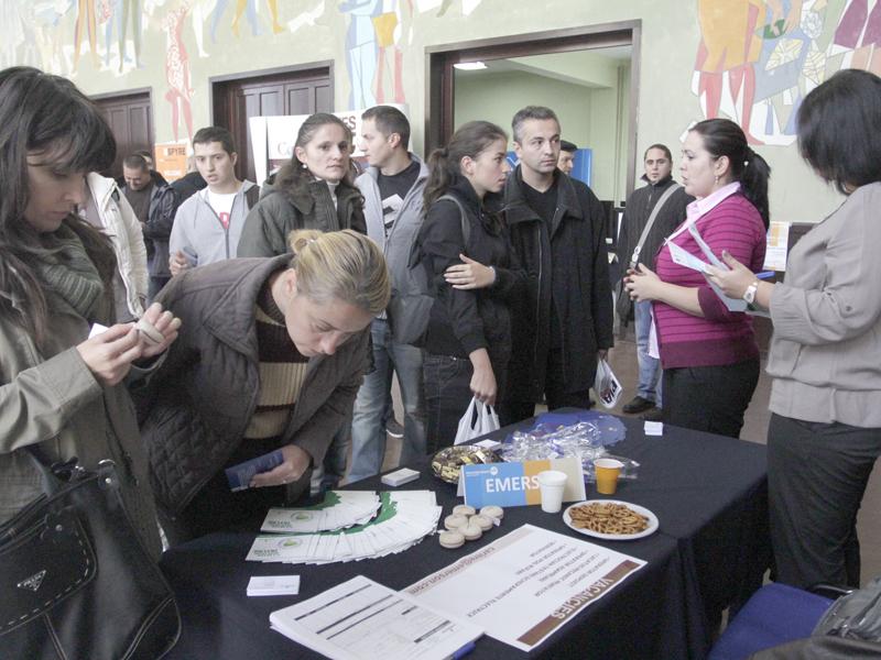 Centrele de servicii fac sute de angajări la Cluj