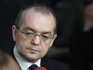 Boc: Cel mai important în 2012 - prioritizarea investiţiilor, altfel PDL îşi pierde credibilitatea