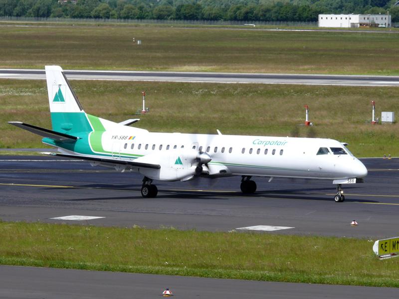 Cum dezgheaţă Carpatair avioanele în Cluj: cu mătura!