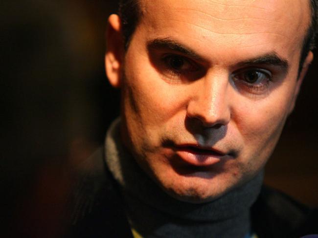 Brăţări la DNA şi bretele la centuri  